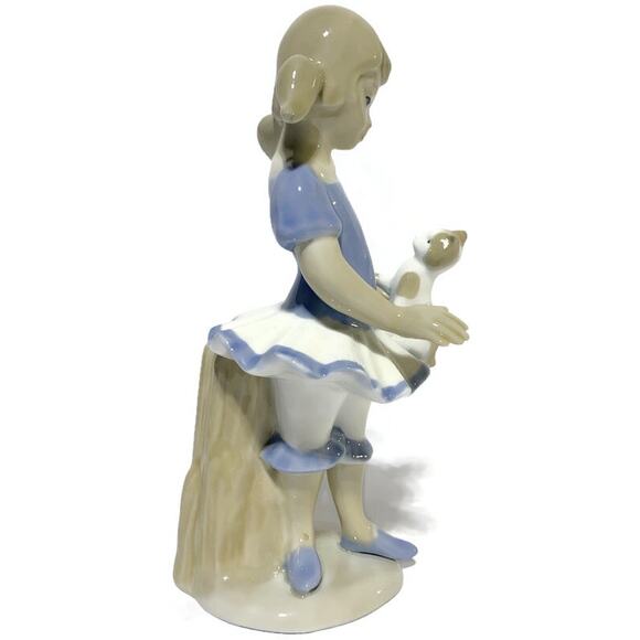 Castille Ballerina Girl With Cat Porcelain Figurine 8.5" In Style of Lladro - Picture 5 of 7